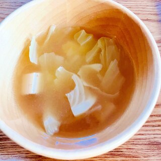 キャベツと豆腐の味噌汁